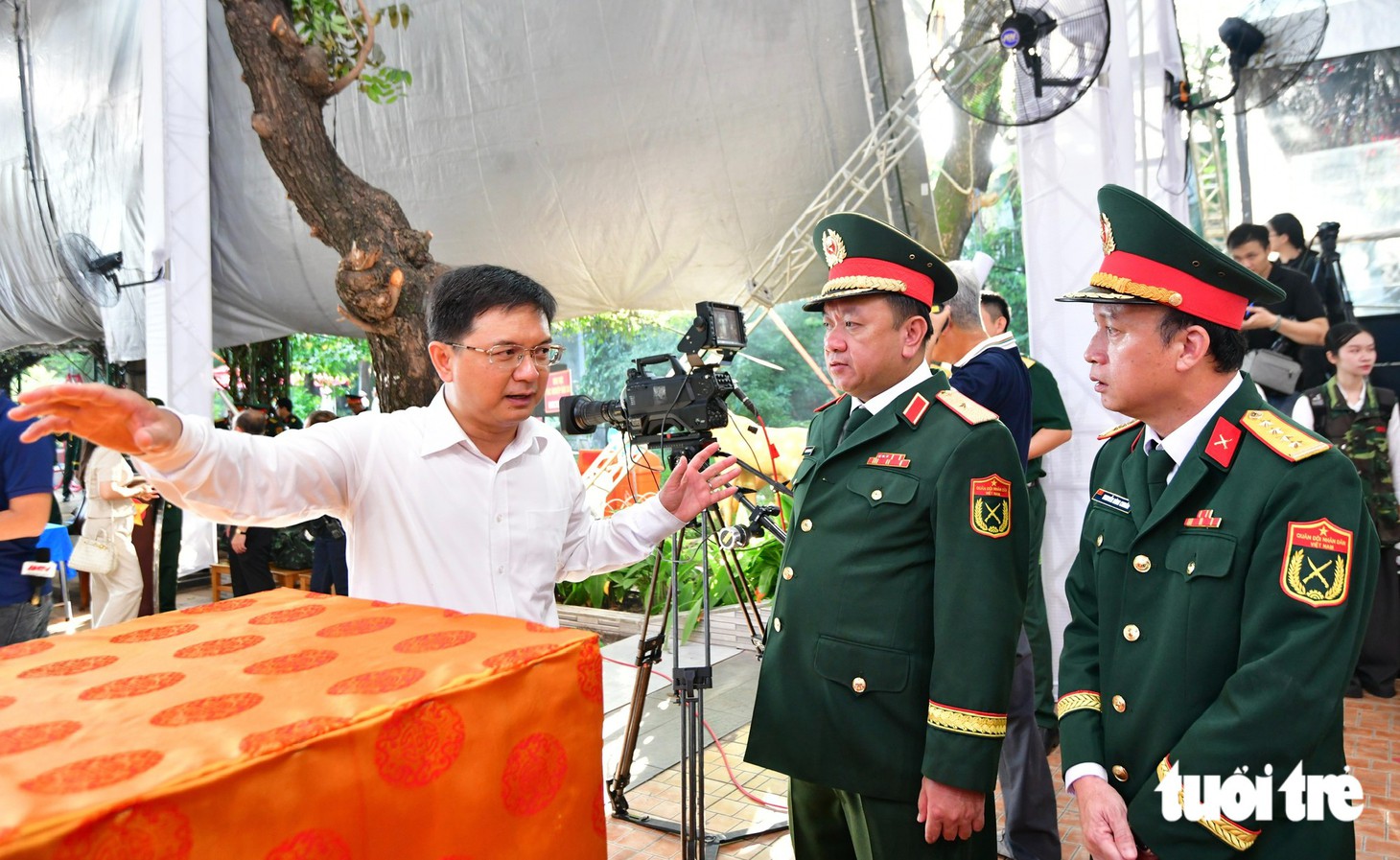 "Xin dâng hương những linh hồn bất tử" vang lên trong Tổng duyệt Lễ truy điệu, an táng liệt sĩ tại công viên Lê Thị Riêng - Ảnh 5.