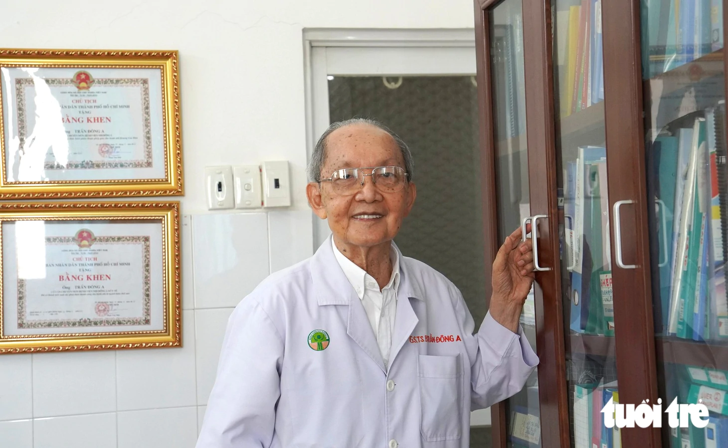 85 tuổi, Giáo sư Trần Đông A vẫn miệt mài cống hiến ngành y: ‘Còn sức khỏe, tôi còn làm’ - Ảnh 1.