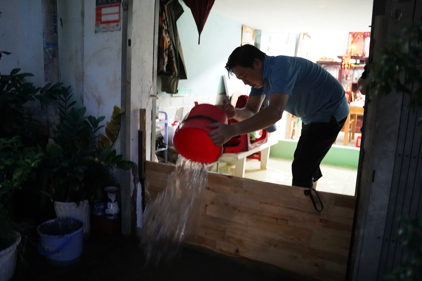 Triều cường lại đang lên tại nhiều nơi ở TP.HCM, những tuyến đường nào cần tránh? - Ảnh 9.