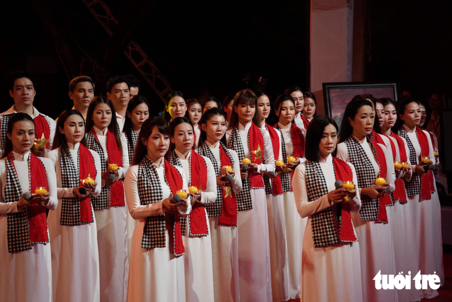 Khúc tri ân ở công viên Lê Thị Riêng: Linh thiêng đất trời Việt Nam - Ảnh 8.