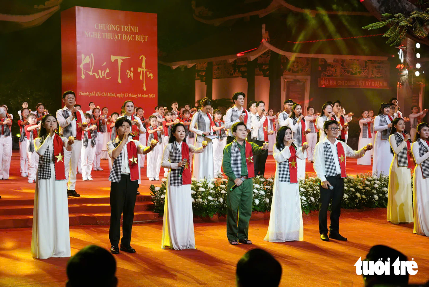 Khúc tri ân ở công viên Lê Thị Riêng: Linh thiêng đất trời Việt Nam - Ảnh 14.