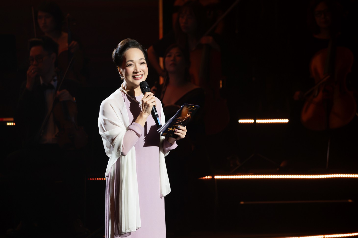 Thanh Lam xin nhạc sĩ Phú Quang được 'sốt 39 độ' trong đêm nhạc 5 năm ông đi xa - Ảnh 8.