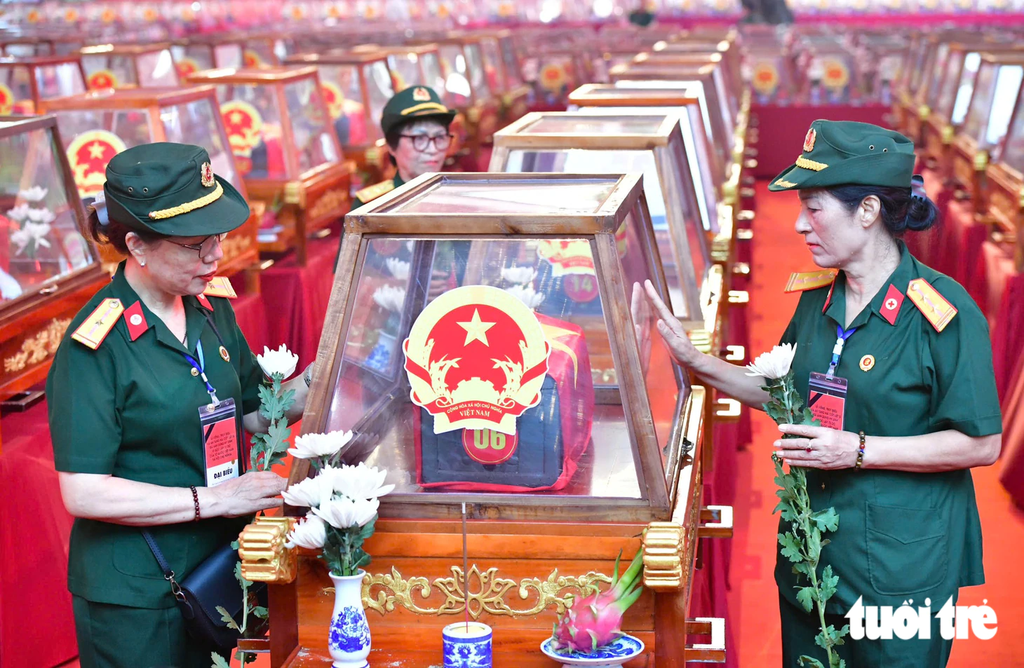 Hôm nay, đưa 731 Anh hùng liệt sĩ từ công viên Lê Thị Riêng về yên nghỉ tại Nghĩa trang liệt sĩ TP.HCM - Ảnh 16.