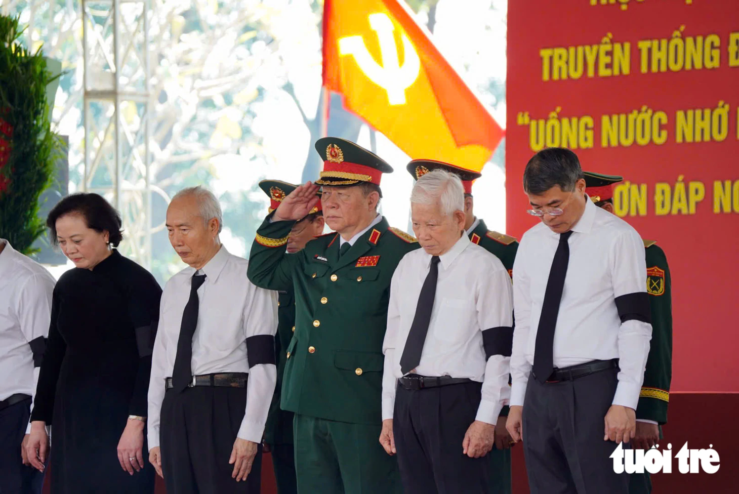 Các anh trở về giữa lòng nhân dân, ấm vô cùng vòng tay mẹ Việt Nam - Ảnh 6.