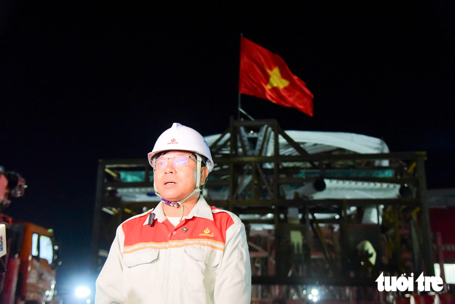 Hạ vòm thép cầu đi bộ 3.400 tấn xuống siêu sà lan trên vịnh Gành Rái, chuẩn bị về trung tâm TP.HCM - Ảnh 3.