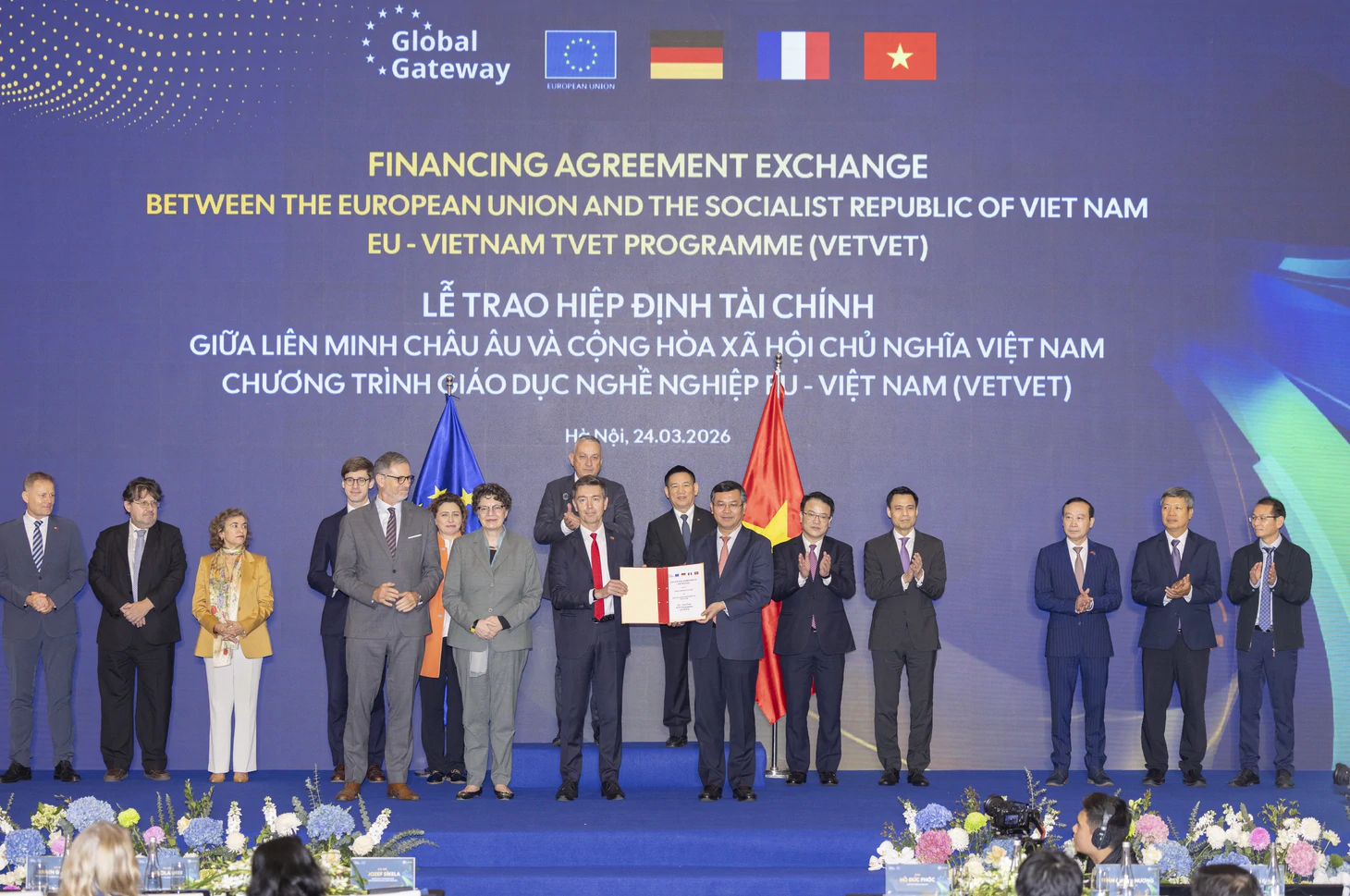 Đại sứ EU mượn tục ngữ Việt để nói về sức mạnh hợp tác Việt Nam - EU - Ảnh 3.