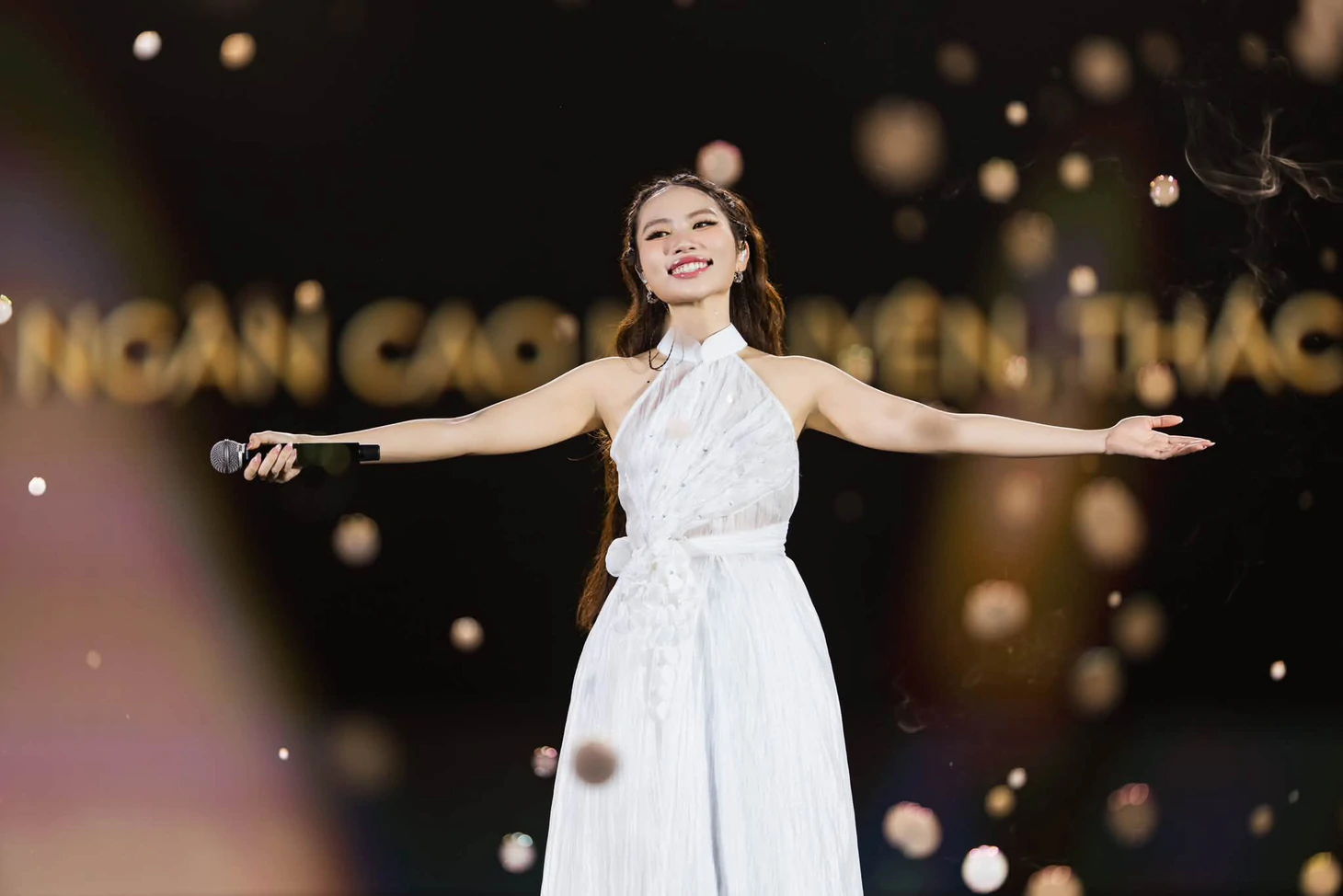 Hơn 100 diễn viên tham gia live show Kim Tử Long; Khai trương Quán nhà Haha trên VTV3 - Ảnh 3.