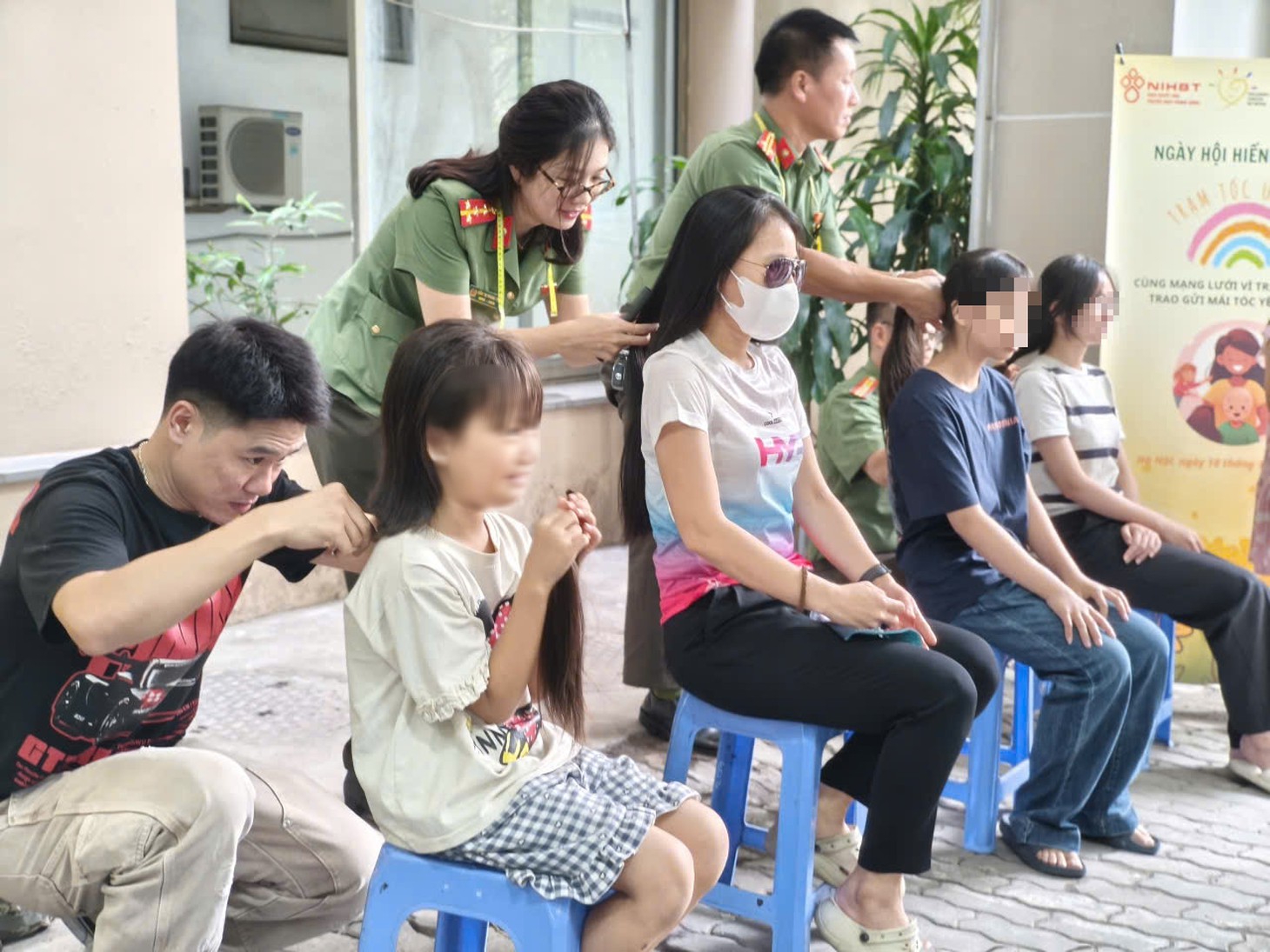 Từ bé 9 tuổi đến người đàn ông 42 tuổi cùng hiến tóc tặng bệnh nhân ung thư - Ảnh 4.