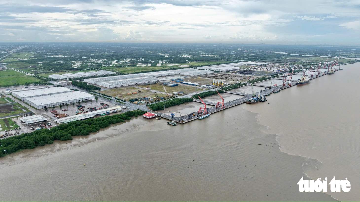 Đoàn lai dắt vòm thép cầu đi bộ qua sông Sài Gòn đi được 65km, đã đến cảng quốc tế Long An - Ảnh 6.