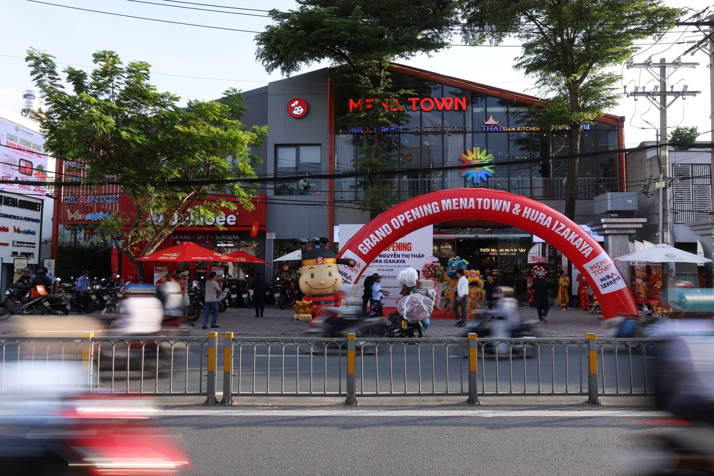Hura Izakaya - điểm nhấn mới của kinh tế đêm tại Mena Town - Ảnh 1.
