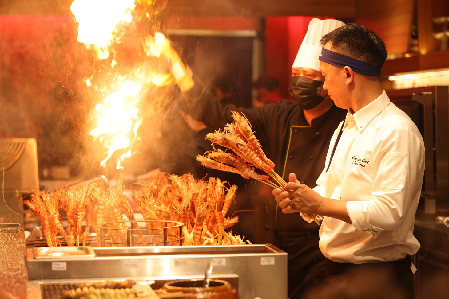 Hura Izakaya - điểm nhấn mới của kinh tế đêm tại Mena Town - Ảnh 2.