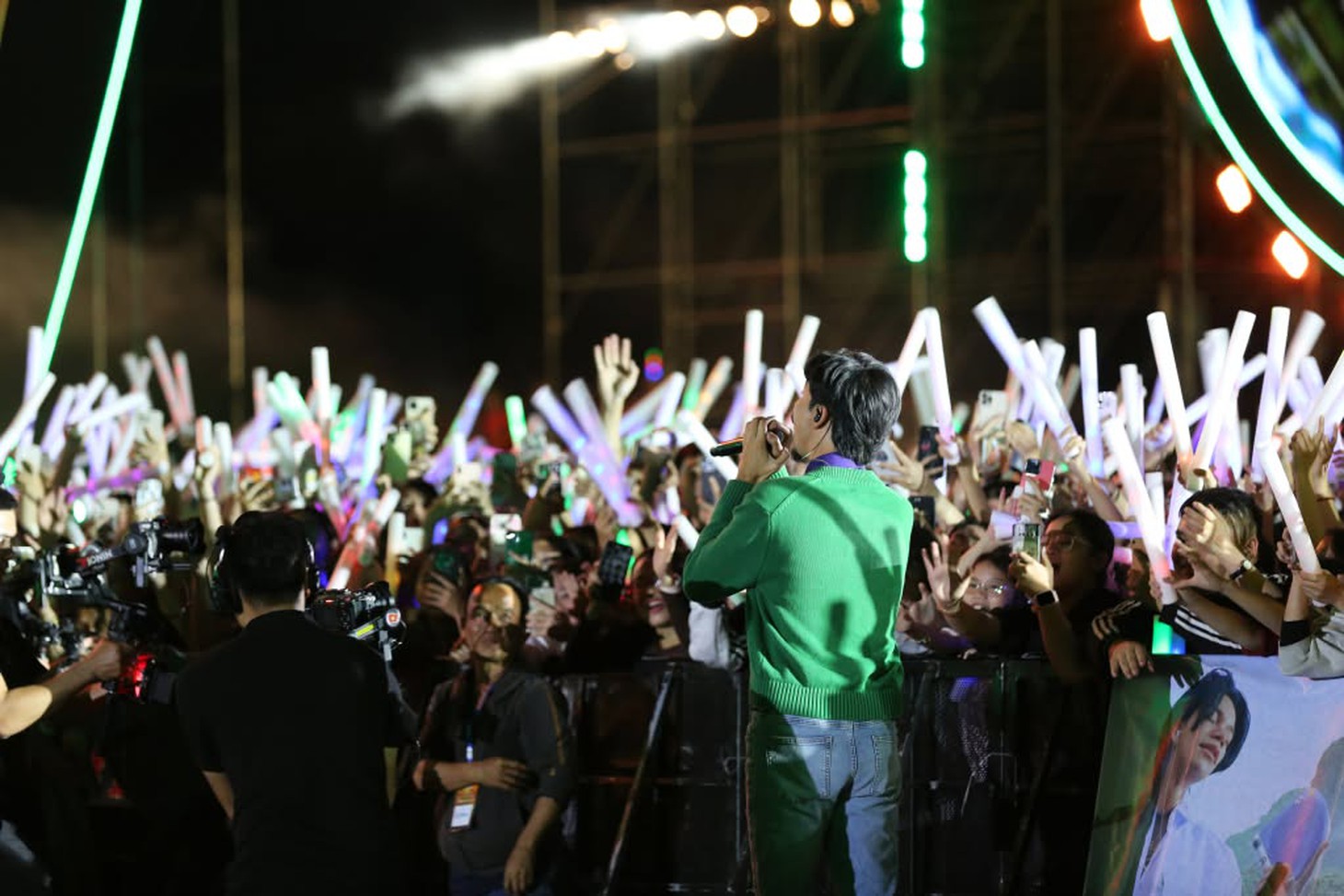 Đang có trend các địa phương 'rủ nhau' làm concert? - Ảnh 2.