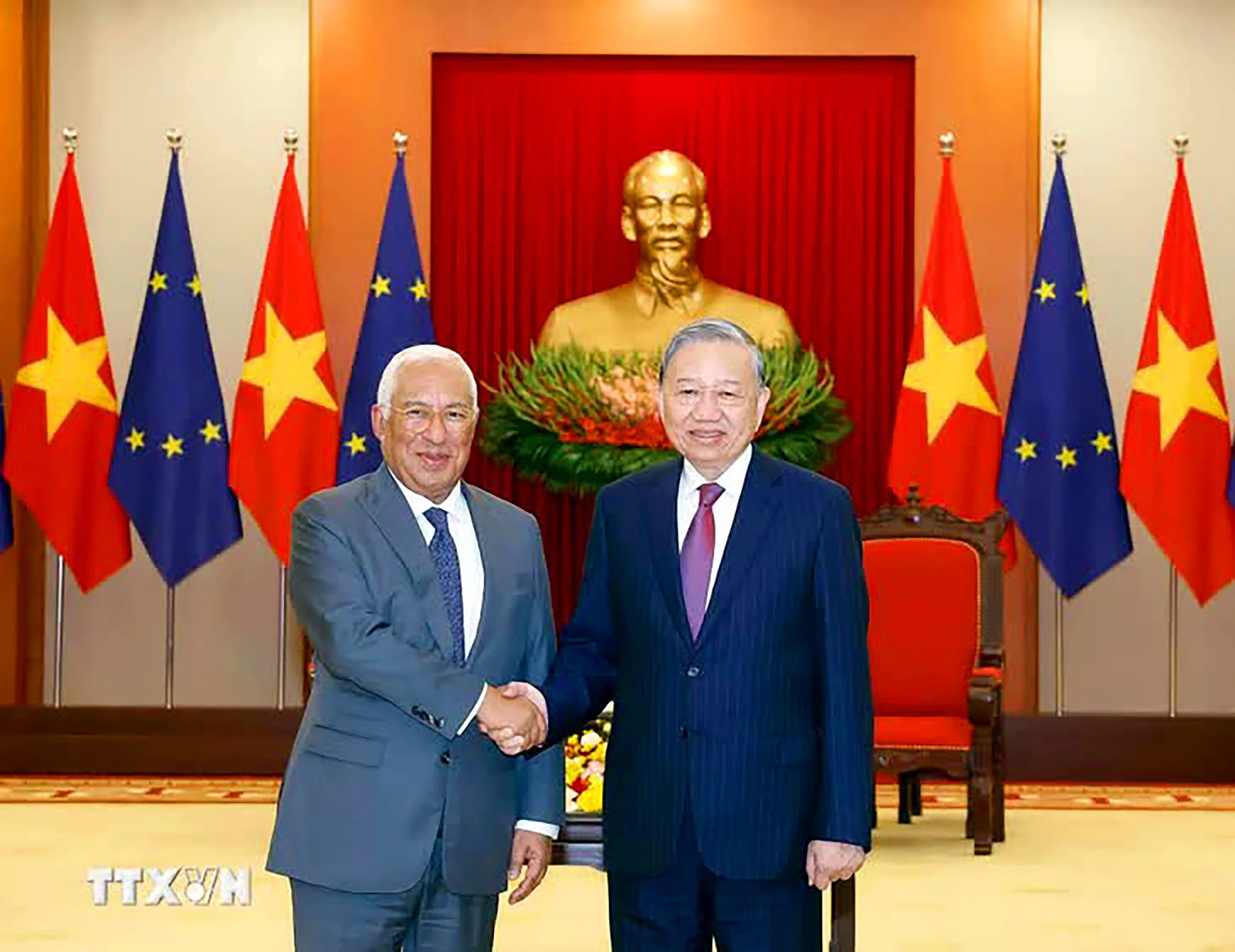 Đại sứ EU mượn tục ngữ Việt để nói về sức mạnh hợp tác Việt Nam - EU - Ảnh 2.