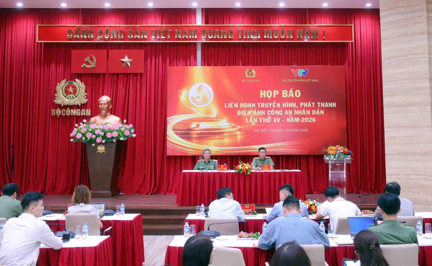 Trung tướng Đỗ Triệu Phong nói về giới hạn 20% AI, phim ngắn và cuộc cạnh tranh mới trong nghề báo - Ảnh 2.