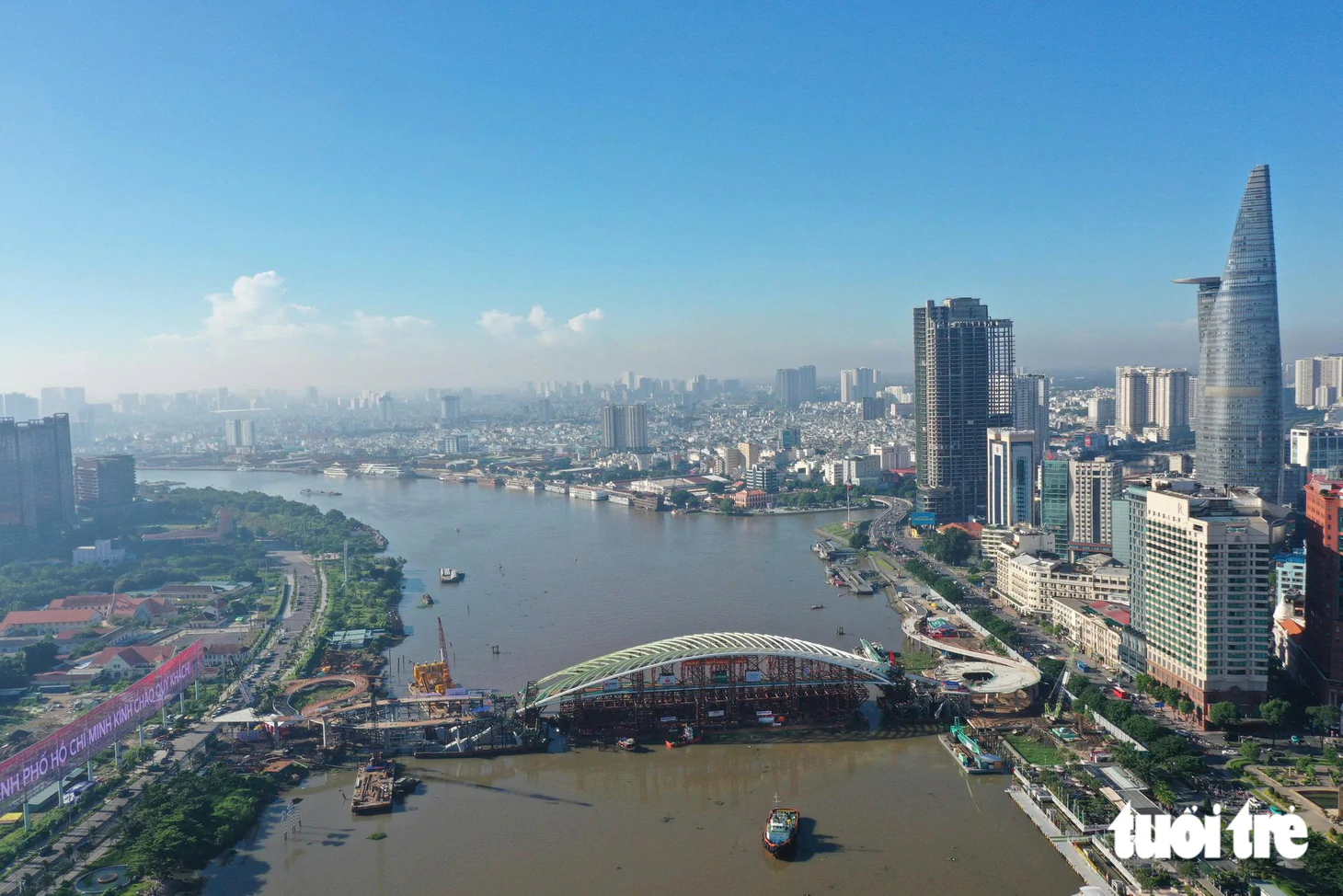 Đã chính thức hợp long cầu đi bộ qua sông Sài Gòn - Ảnh 4.
