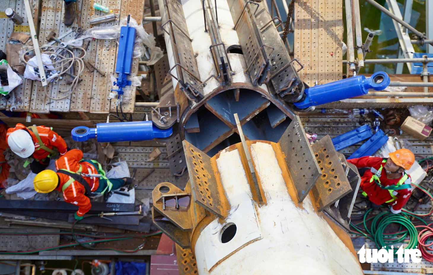 Đã chính thức hợp long cầu đi bộ qua sông Sài Gòn - Ảnh 5.