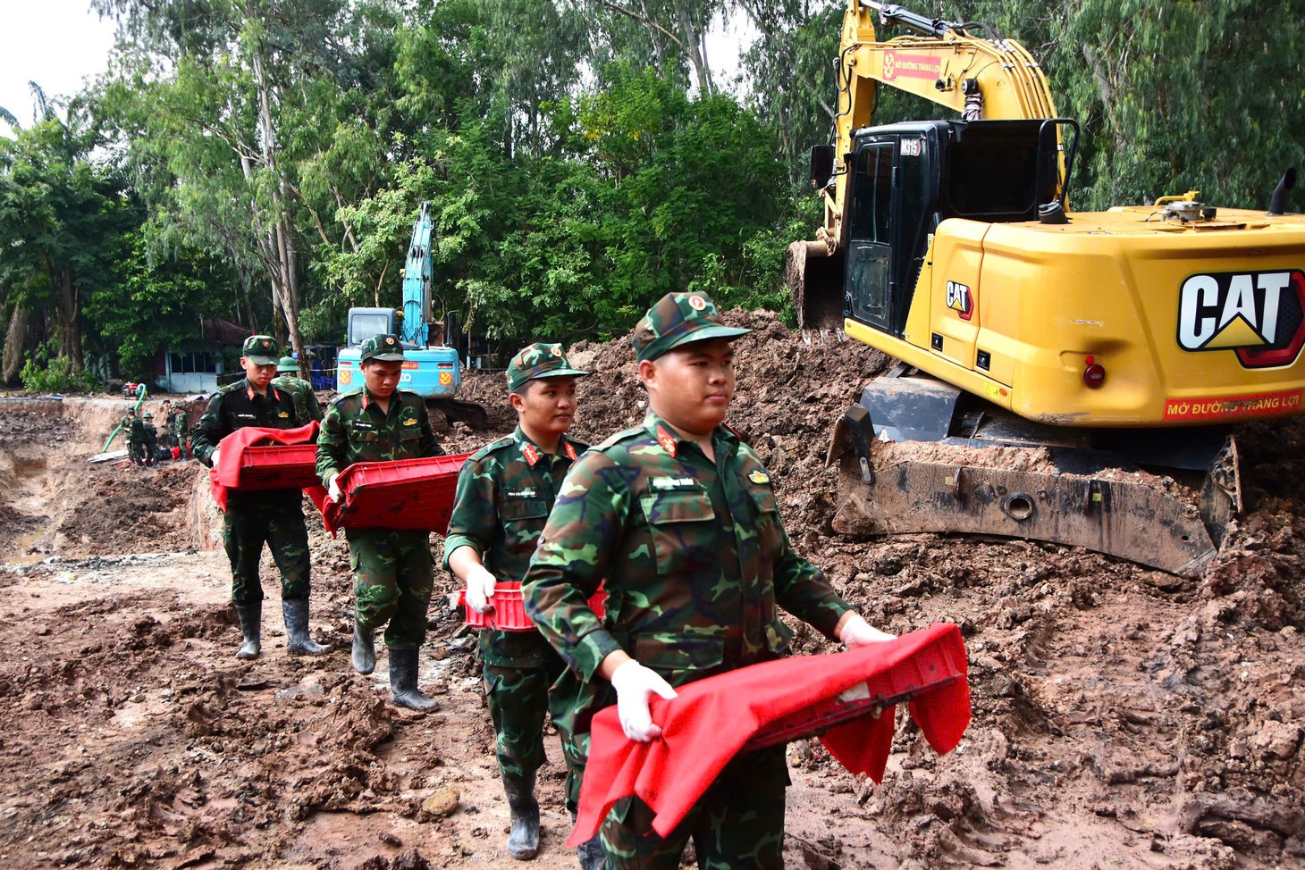 Đến ngày 22-10: 810 hài cốt liệt sĩ được tìm thấy ở công viên Lê Thị Riêng - Ảnh 1.