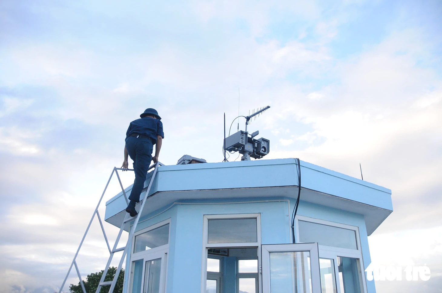 Đưa vào trực chiến dàn khí tài chống UAV quanh sân bay Đà Nẵng - Ảnh 8.
