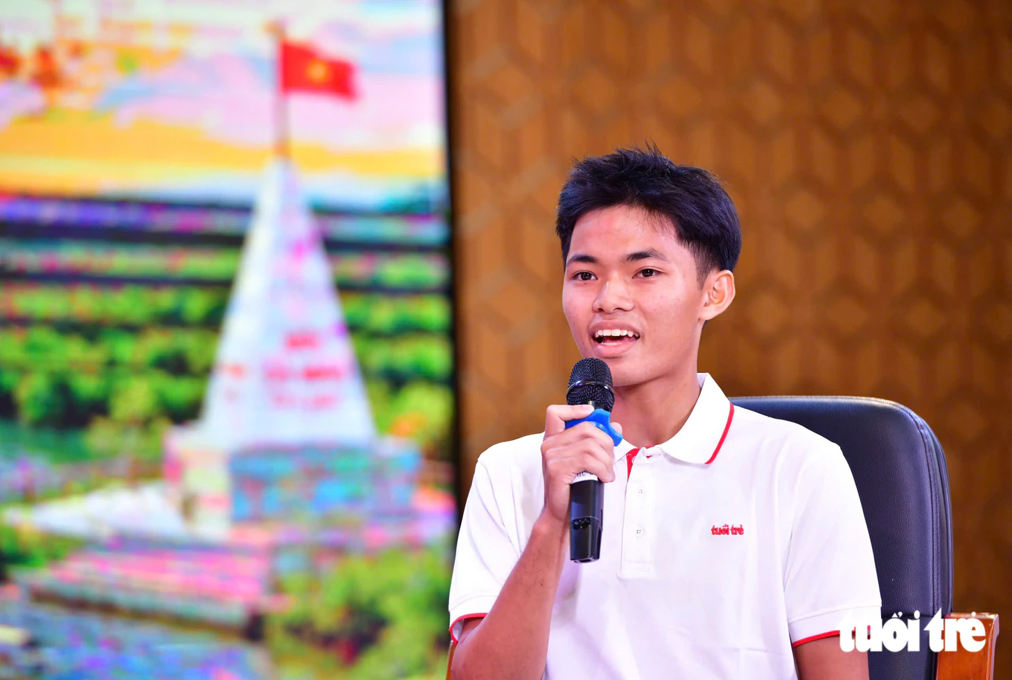 Cảm động câu chuyện tình người, nuôi nấng đứa trẻ cô nhi viện vào đại học: tặng 50 triệu cho cháu và 5 triệu cho bà - Ảnh 4.