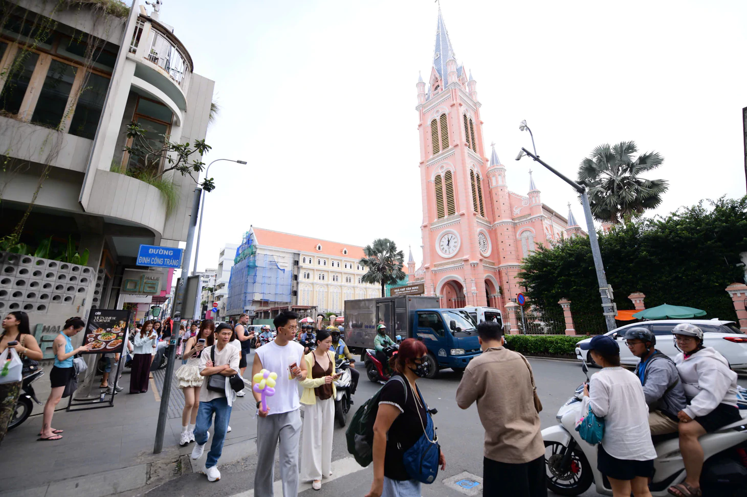 Sức sống mới của siêu đô thị: Tân Định có gì mà du khách nói 'phải check-in' khi tới TP.HCM? - Ảnh 1.