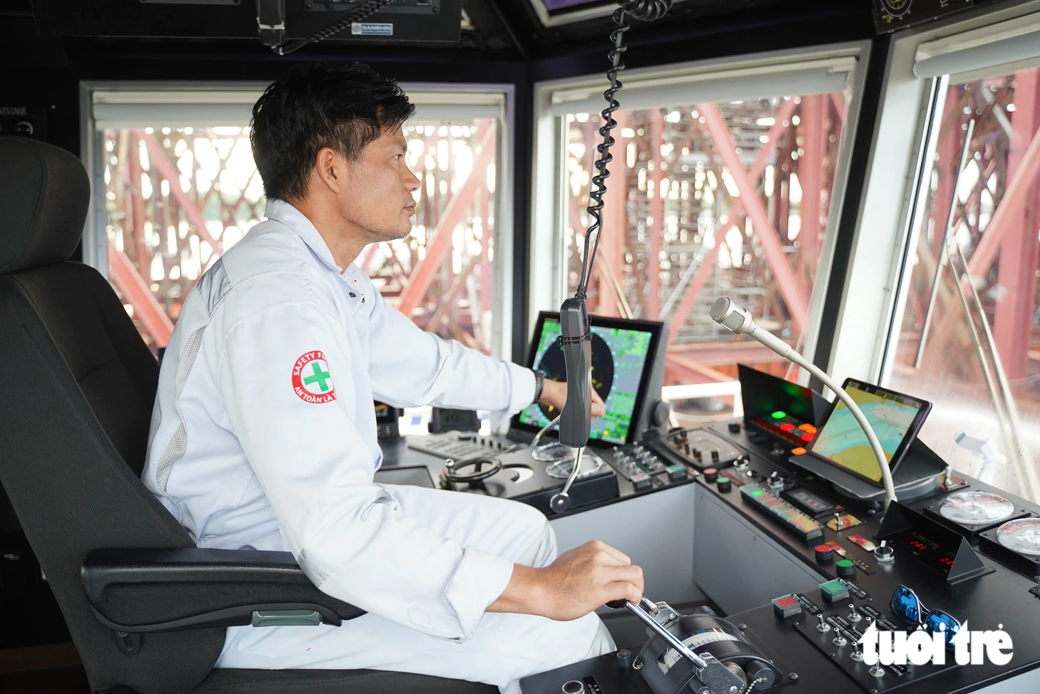 Hải trình 124km đưa "lá dừa nước thép" về hợp long cầu đi bộ qua sông Sài Gòn - Ảnh 15.