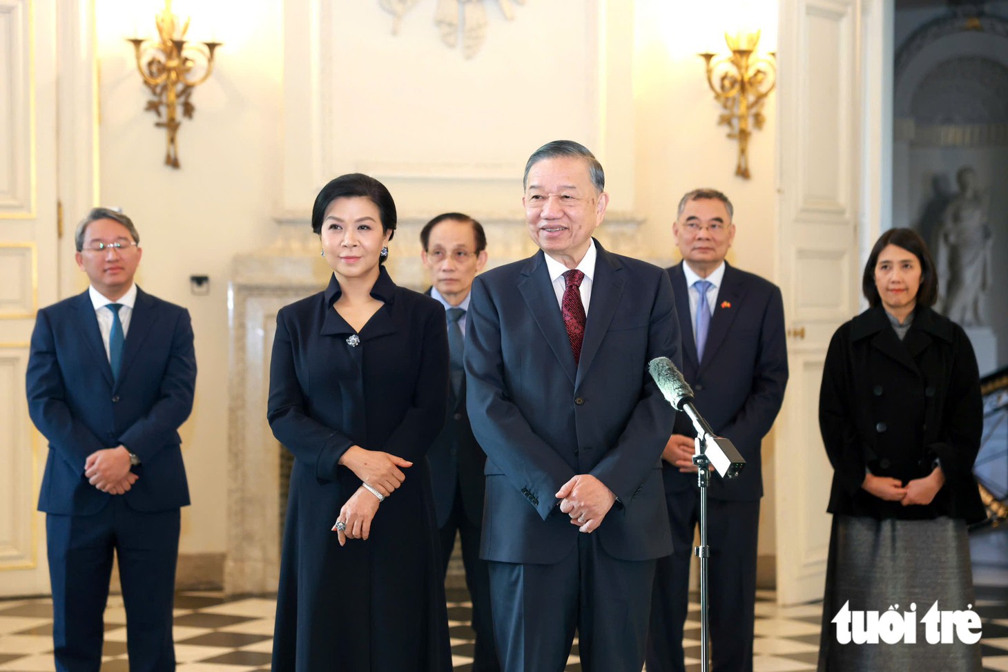 Tổng Bí thư, Chủ tịch nước Tô Lâm và Phu nhân tặng sách cho Thư viện Hoàng gia Bỉ - Ảnh 6.
