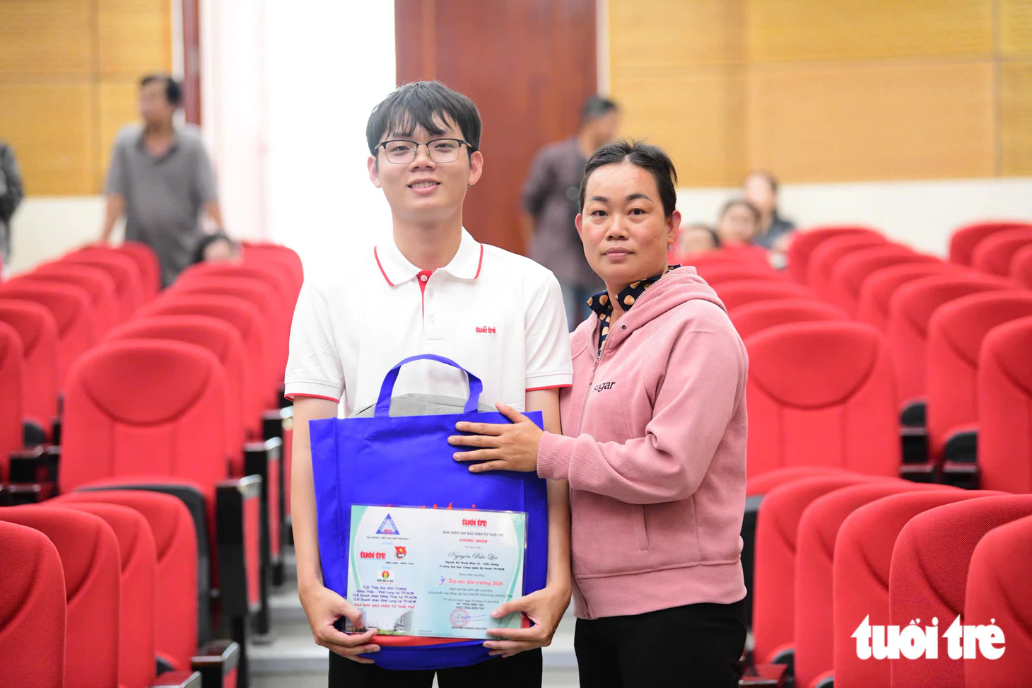 Tặng 50 triệu cho nữ SV chỉ trong 3 năm mồ côi cả mẹ cha, thi 26,75 điểm chọn hệ cao đẳng vì không có tiền - Ảnh 13.