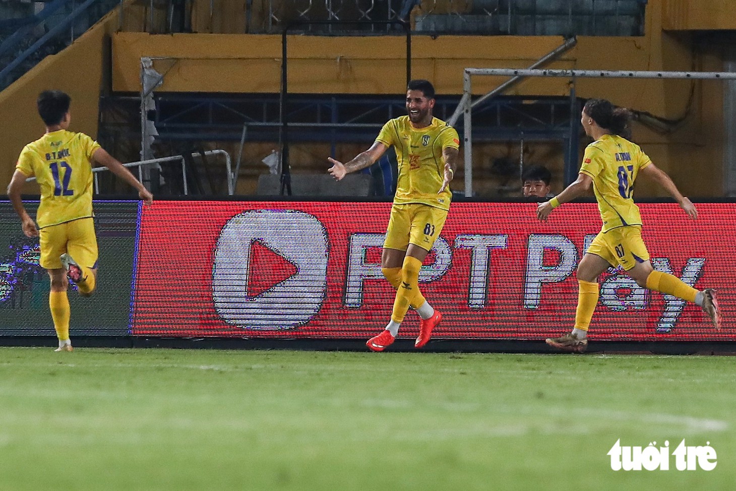 Sông Lam Nghệ An gây 'bão' ở V-League 2026 - 2027 - Ảnh 1.