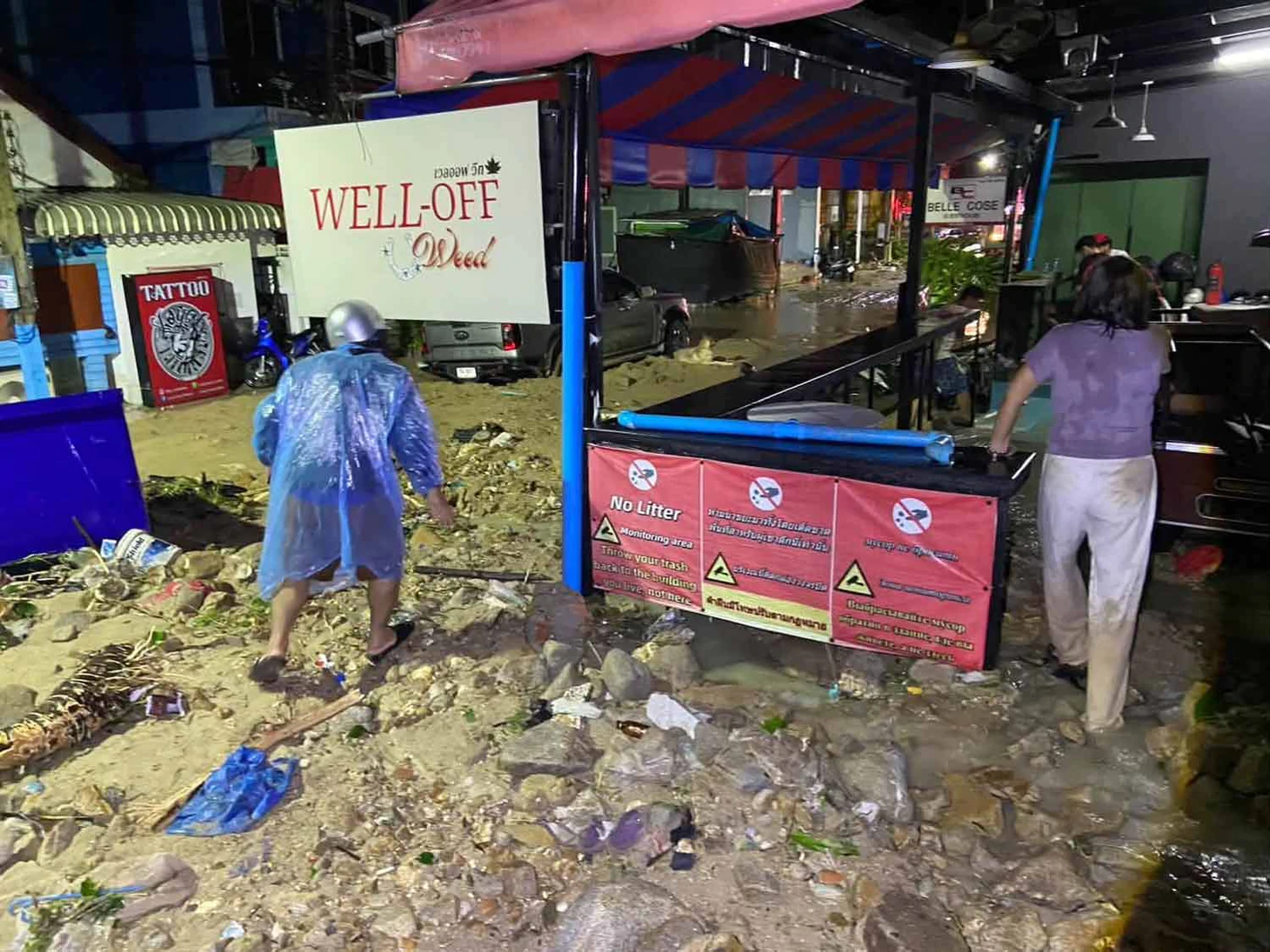 Thiên đường du lịch Phuket tan hoang sau lũ quét - Ảnh 5.