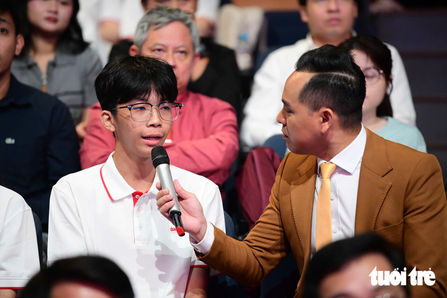 Tặng 50 triệu, miễn học phí 4 năm cho nữ SV làm thêm chăm mẹ: 'Mẹ ung thư nhưng không phải là gánh nặng' - Ảnh 10.