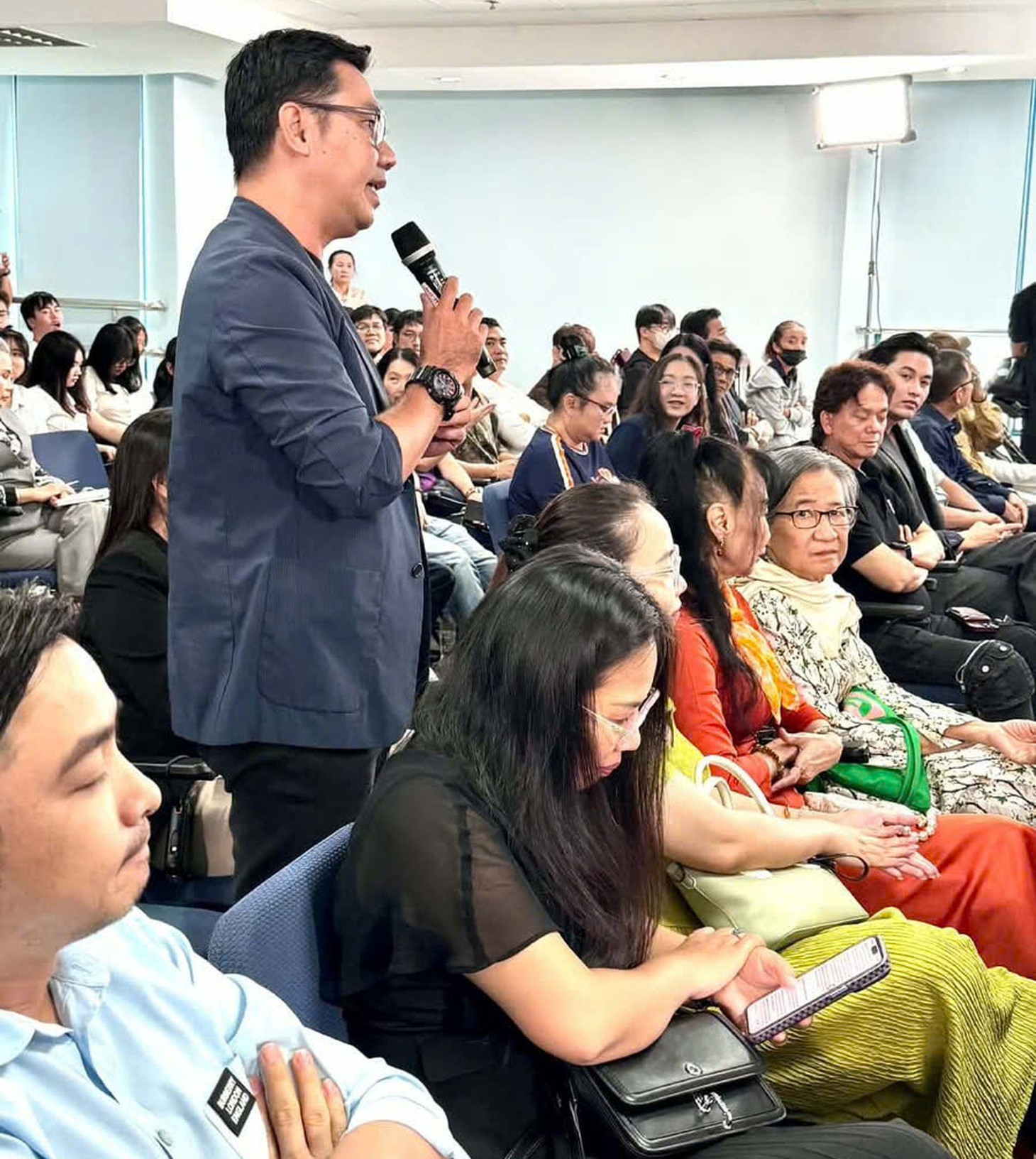 Ninh Dương Lan Ngọc tái xuất với Chị chị em em 3; Cuốn truyện bị đốt tăng thêm suất diễn - Ảnh 5.