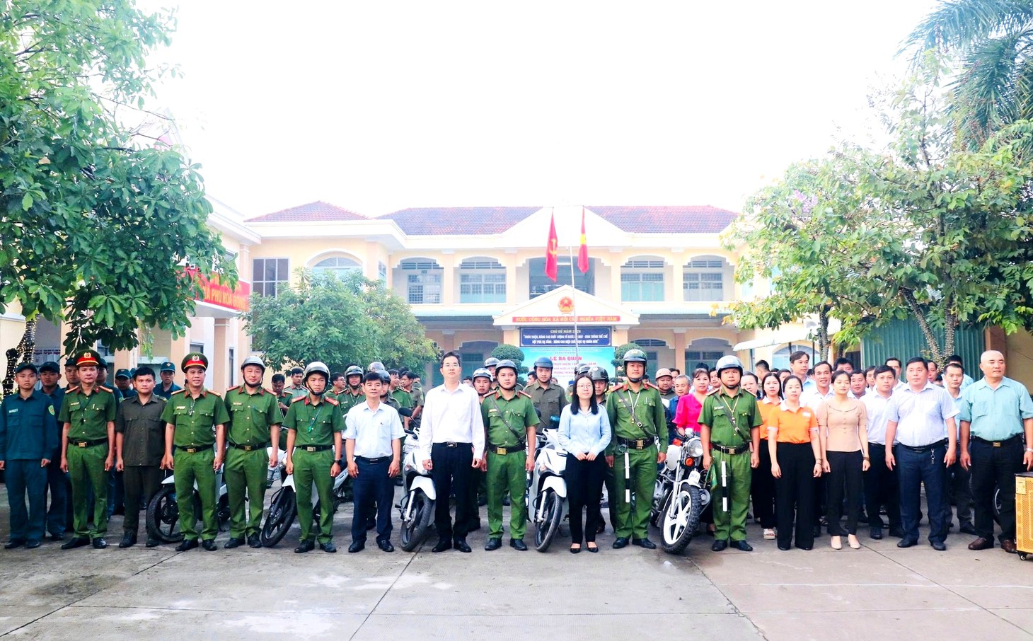 Phú Hòa Đông khởi công 10 dự án đầu tư công, từng bước hoàn thiện hạ tầng dân sinh - Ảnh 5.