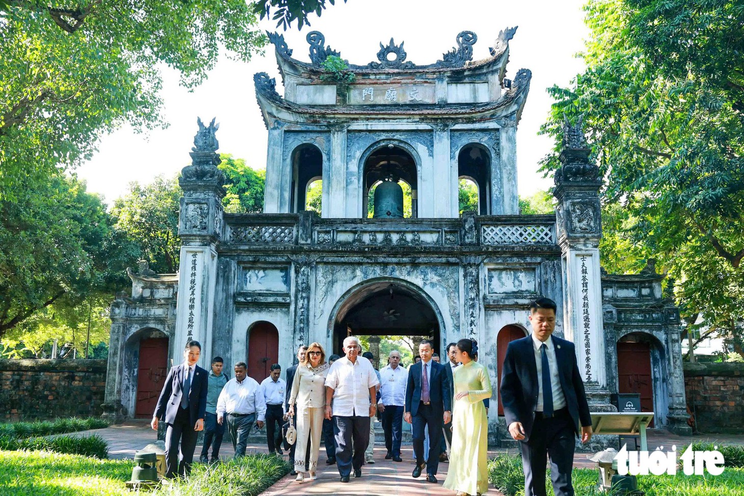 Tổng thống Panama cùng Phu nhân đánh trống tại Văn Miếu - Quốc Tử Giám - Ảnh 2.
