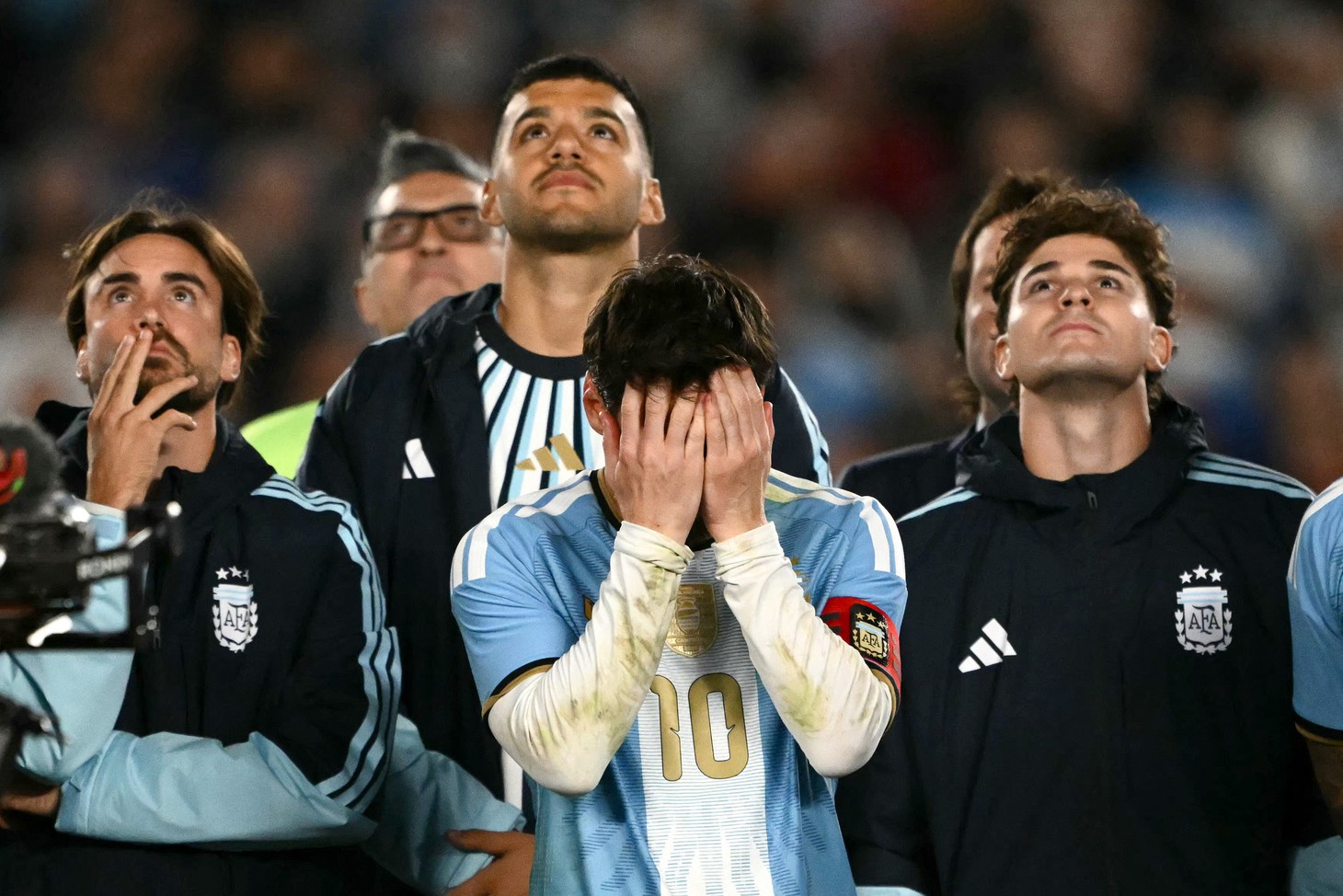 Chùm ảnh: Vũ điệu cuối cùng của Messi ở tuyển Argentina - Ảnh 8.