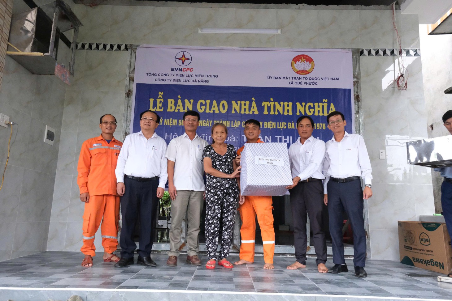 Công ty Điện lực Đà Nẵng bàn giao nhà tình nghĩa  - Ảnh 1.