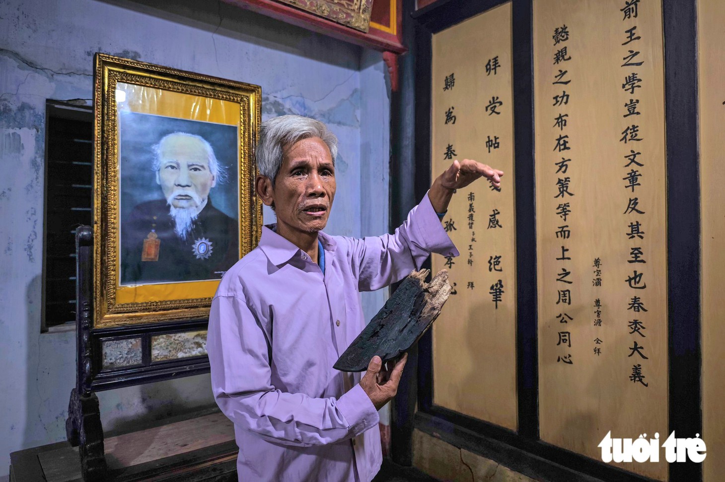 Phủ thờ Ông hoàng thi ca triều Nguyễn xuống cấp, phải dùng xích sắt giữ khung gỗ - Ảnh 6.