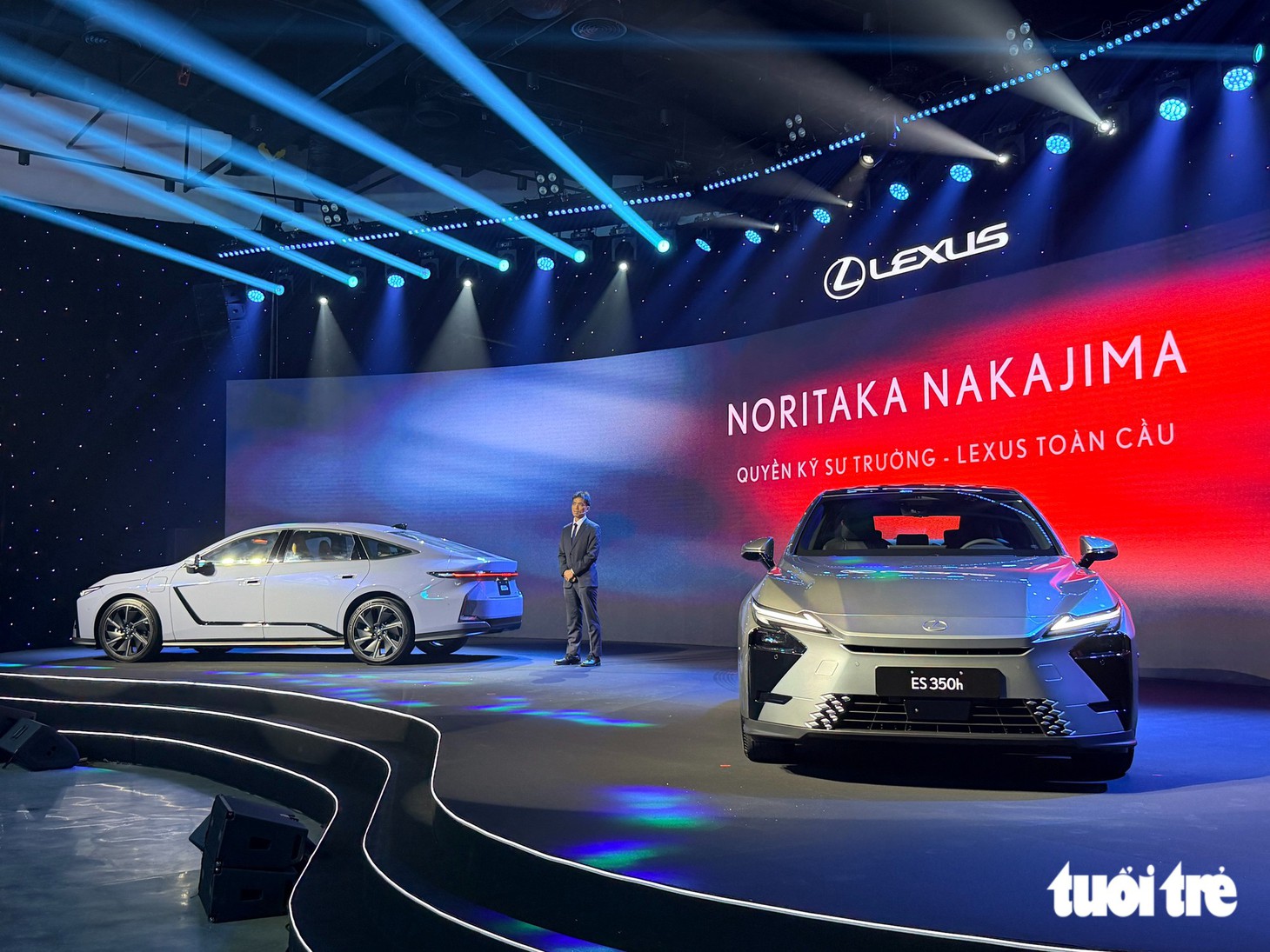Lexus ES 2026 ra mắt Việt Nam: Giá từ 2,34 tỉ, lần đầu xuất hiện bản điện, có công nghệ lần đầu áp dụng - Ảnh 1.