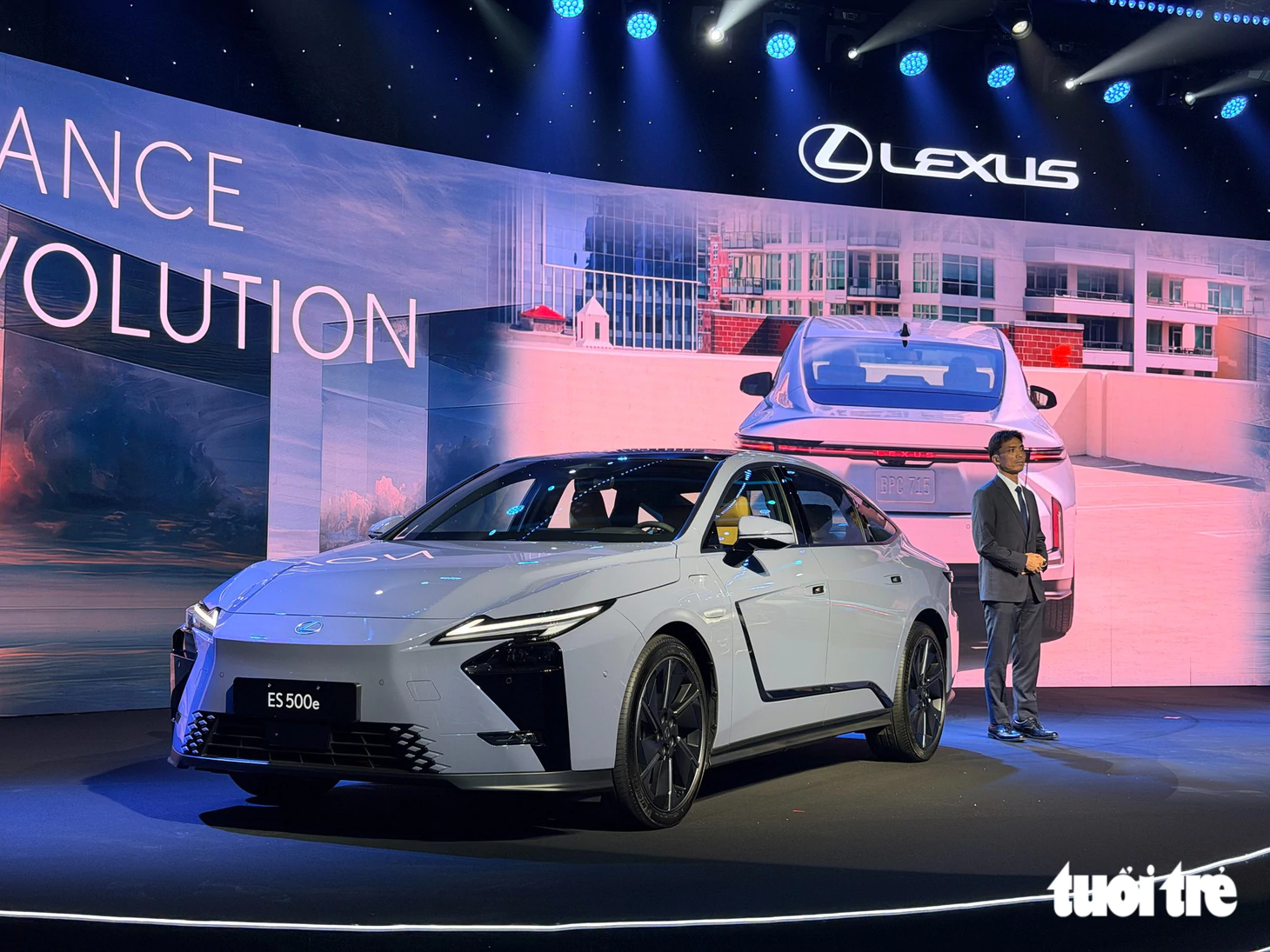 Lexus ES 2026 ra mắt Việt Nam: Giá từ 2,34 tỉ, lần đầu xuất hiện bản điện, có công nghệ lần đầu áp dụng - Ảnh 3.