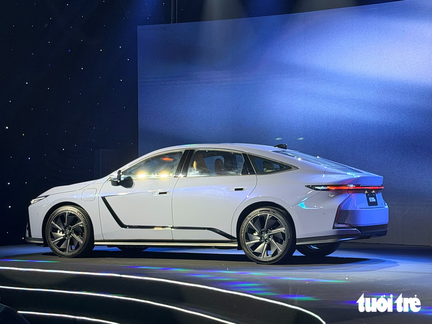 Lexus ES 2026 ra mắt Việt Nam: Giá từ 2,34 tỉ, lần đầu xuất hiện bản điện, có công nghệ lần đầu áp dụng - Ảnh 5.