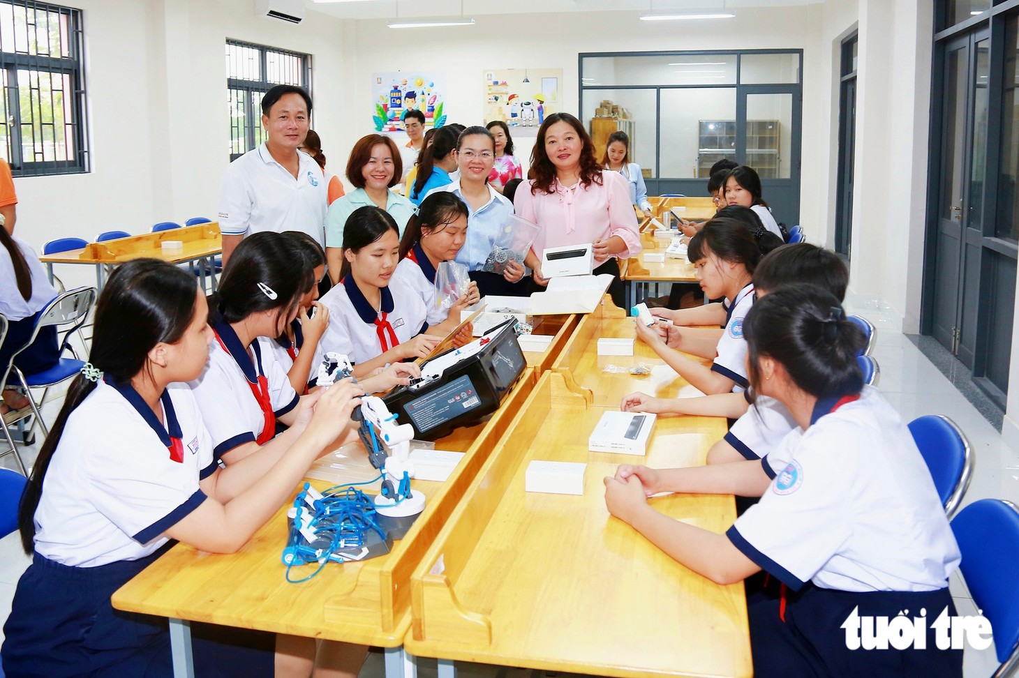 Nhiều xã ở TP.HCM đưa chuyển đổi số đến gần người dân - Ảnh 2.