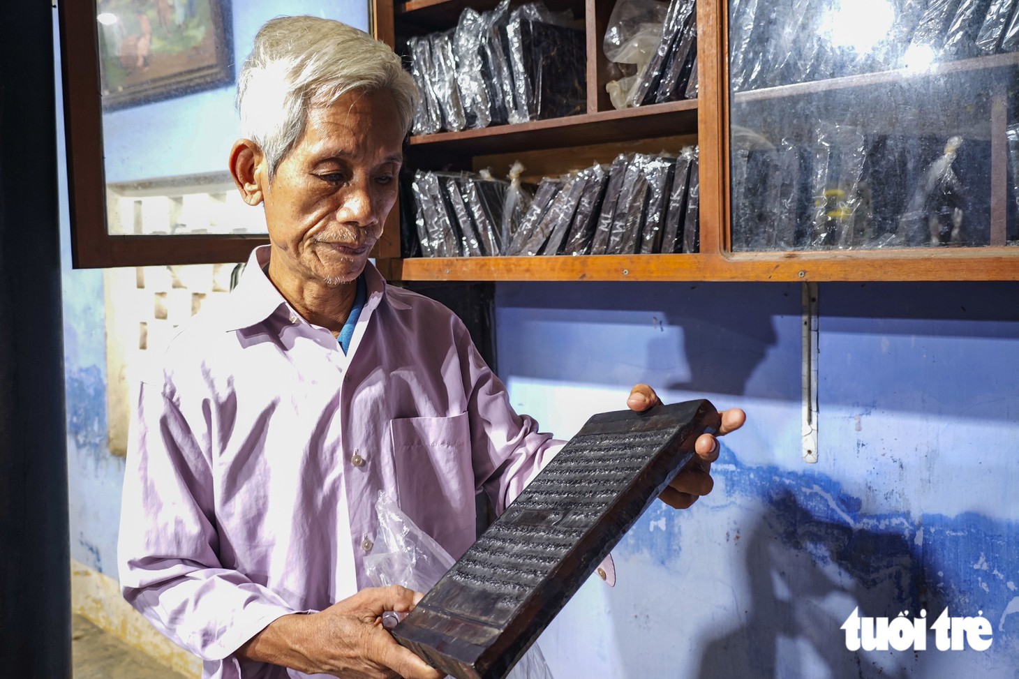 Phủ thờ Ông hoàng thi ca triều Nguyễn xuống cấp, phải dùng xích sắt giữ khung gỗ - Ảnh 2.