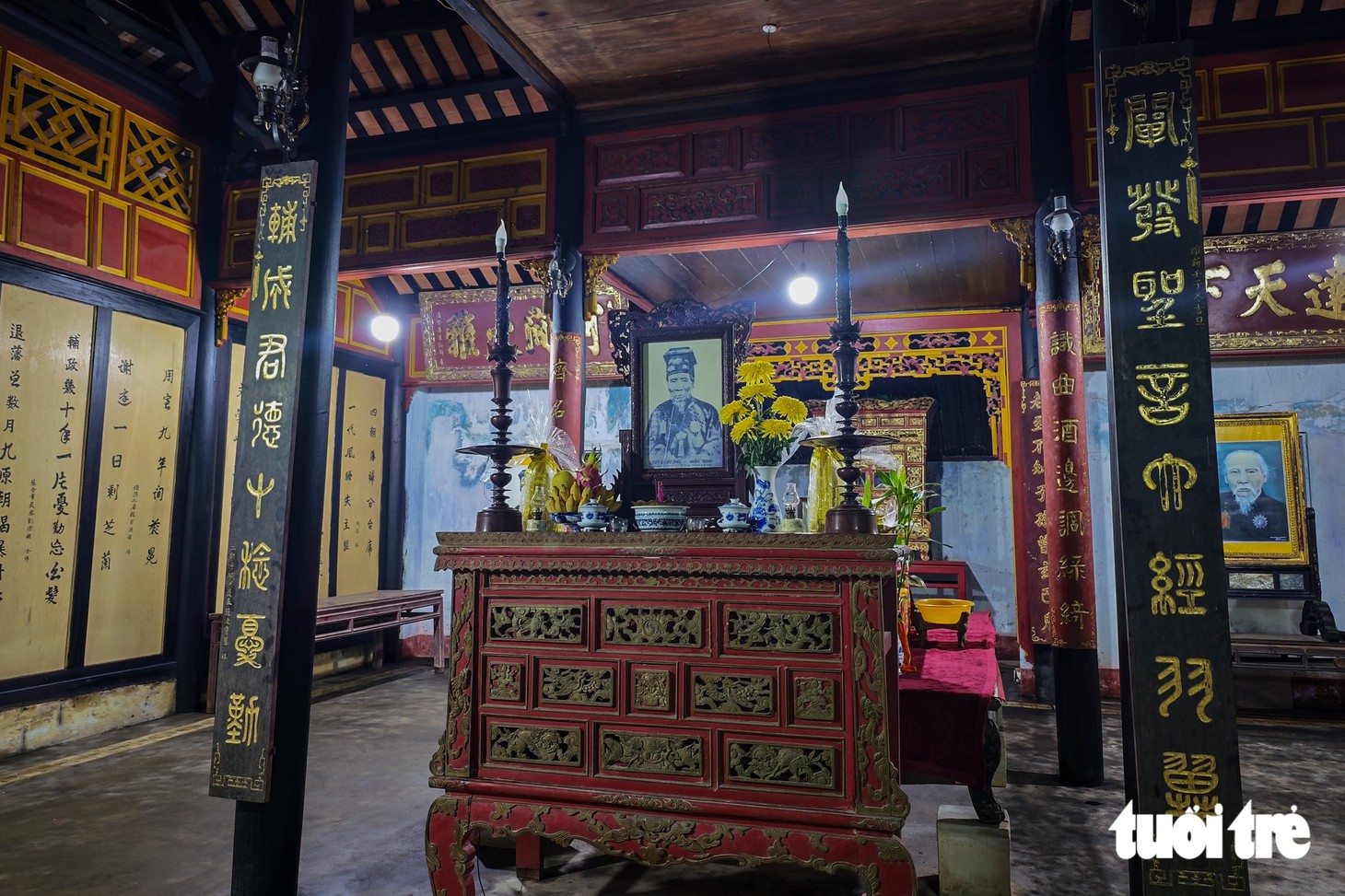 Phủ thờ Ông hoàng thi ca triều Nguyễn xuống cấp, phải dùng xích sắt giữ khung gỗ - Ảnh 3.