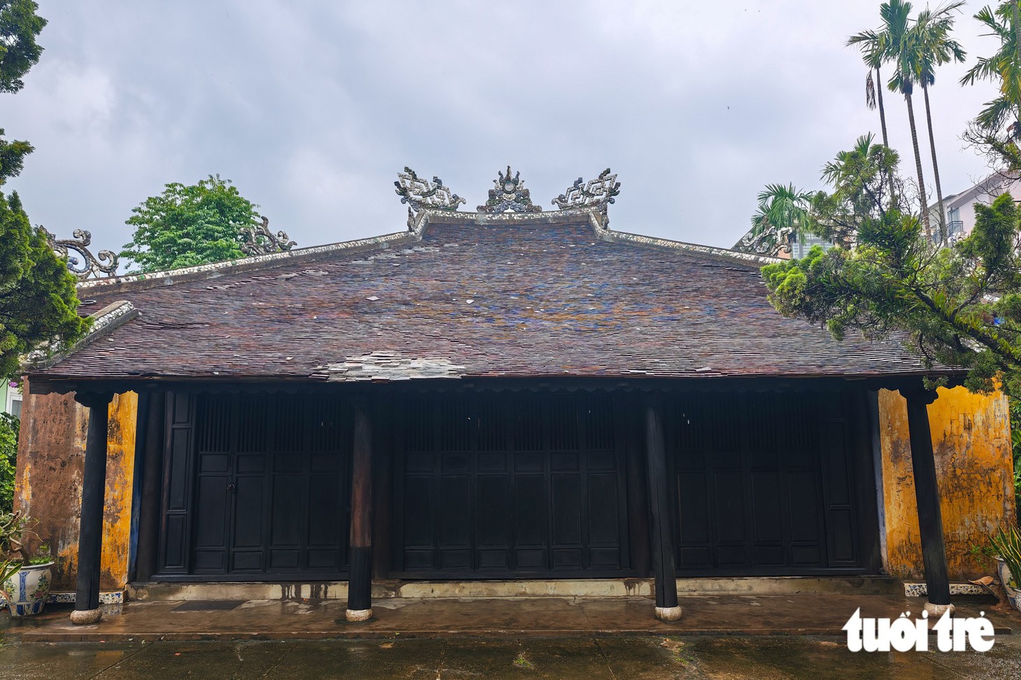 Phủ thờ Ông hoàng thi ca triều Nguyễn xuống cấp, phải dùng xích sắt giữ khung gỗ - Ảnh 11.