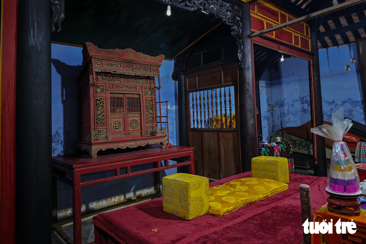 Phủ thờ Ông hoàng thi ca triều Nguyễn xuống cấp, phải dùng xích sắt giữ khung gỗ - Ảnh 12.