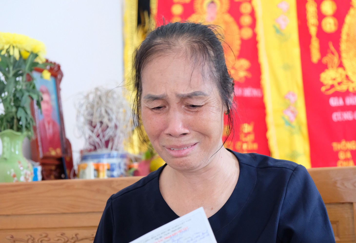 Người thân yêu cứ lần lượt ra đi, nữ sinh mồ côi làm công nhân đến tận ngày vô đại học - Ảnh 2.