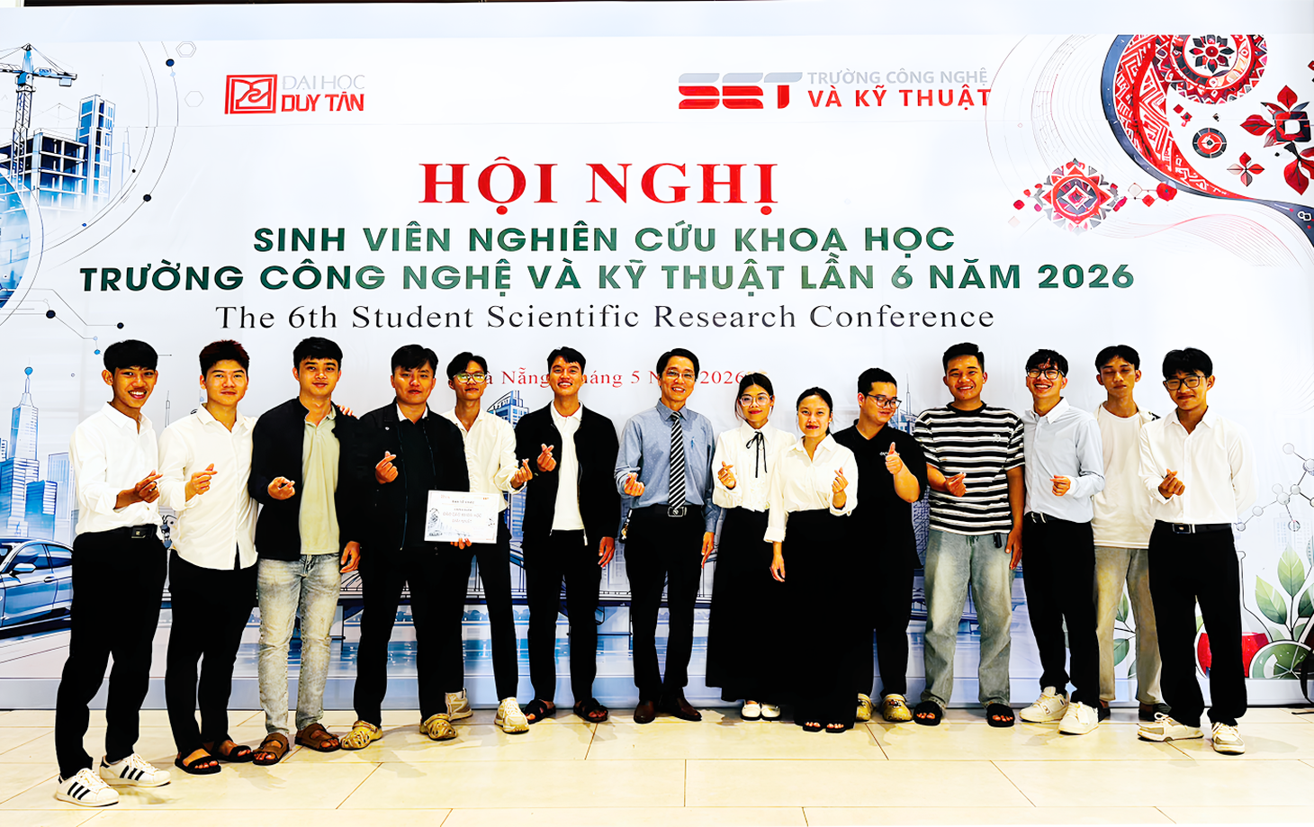 Người đồng hành cùng sinh viên Duy Tân vô địch thiết kế nhà chống động đất - Ảnh 3.