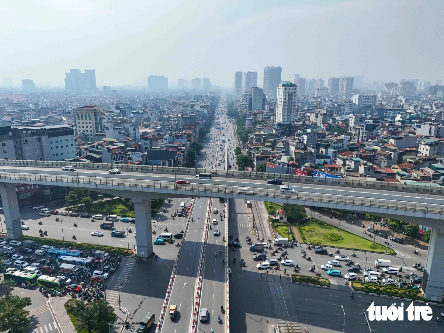 Nhận bao tải tiền đền bù, người Hà Nội tất bật dọn nhà, giao mặt bằng mở rộng quốc lộ 1 - Ảnh 1.