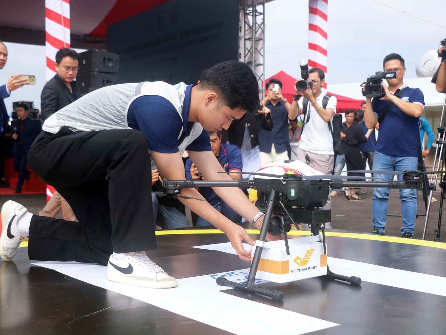 UAV - Ảnh 2.