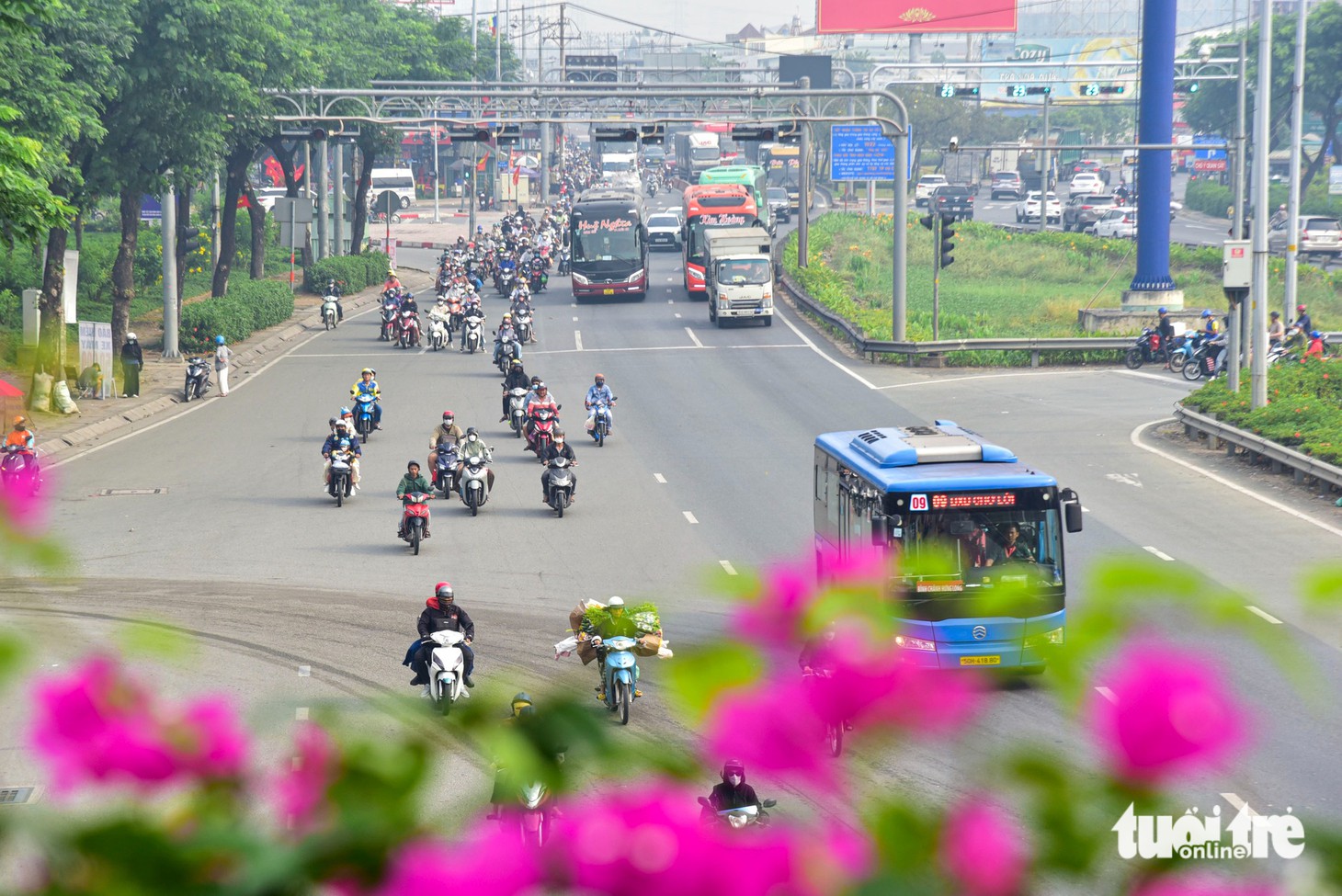 Cửa ngõ TP.HCM thông thoáng sáng 27 Tết, đường về quê như gần hơn - Ảnh 1.