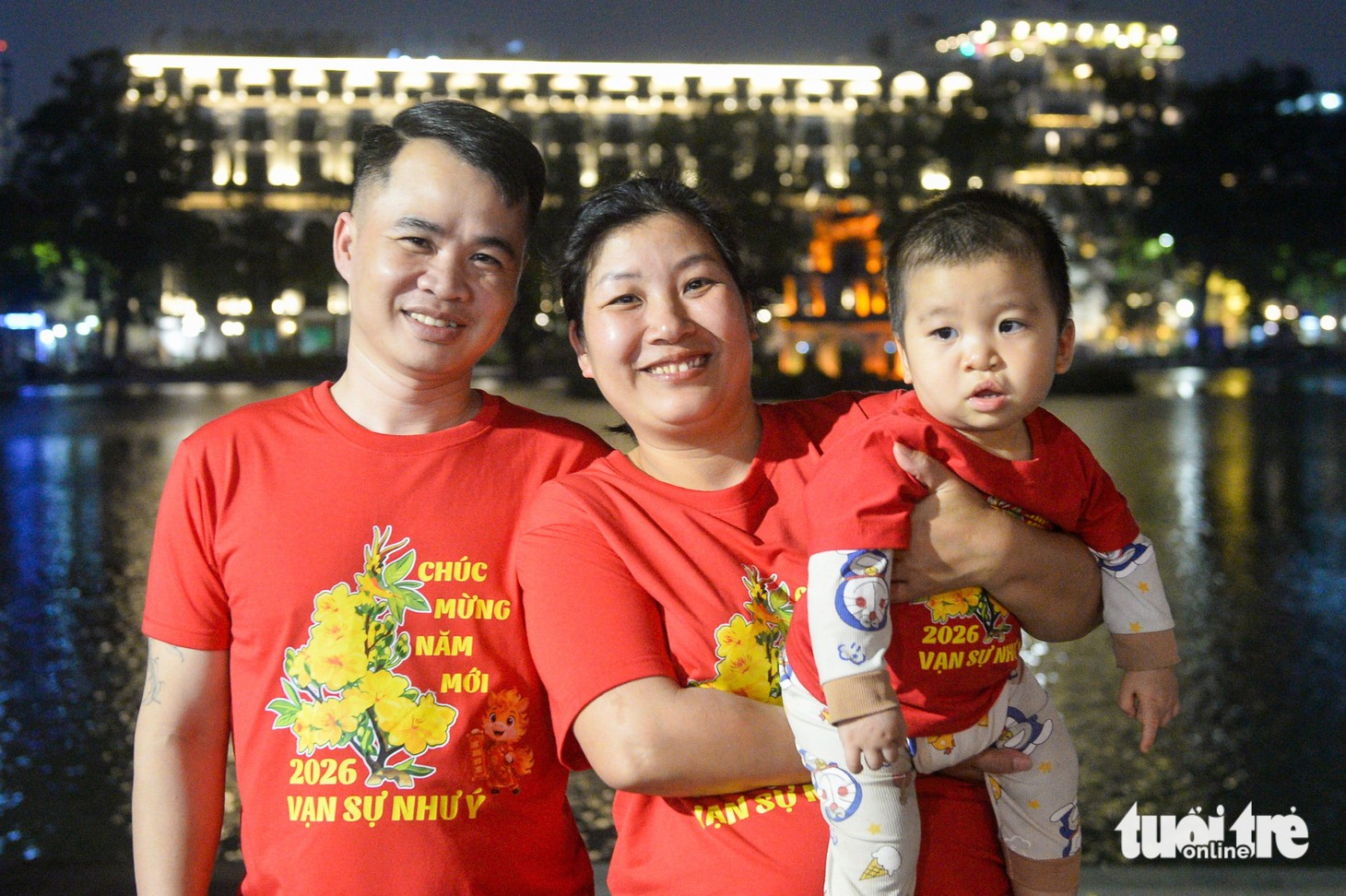 Pháo hoa rực sáng bầu trời các tỉnh thành thời khắc giao thừa - Ảnh 37.